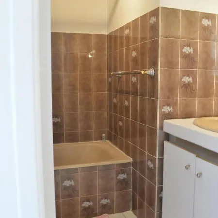 2 Pieces Avec Terrasse Et Parking A Saint-raphael - Fr-1-226a-84 Apartment