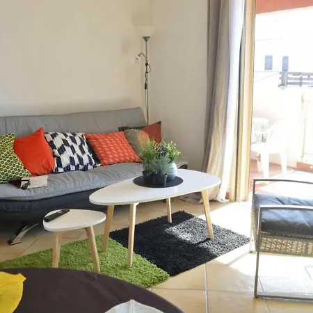 Apartmán 2 Pieces Avec Terrasse Et Parking A Saint-raphael - Fr-1-226a-84 *